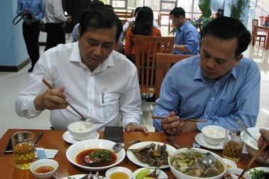 Lãnh đạo Đà Nẵng khuyến khích tiêu thụ hải sản giúp ngư dân