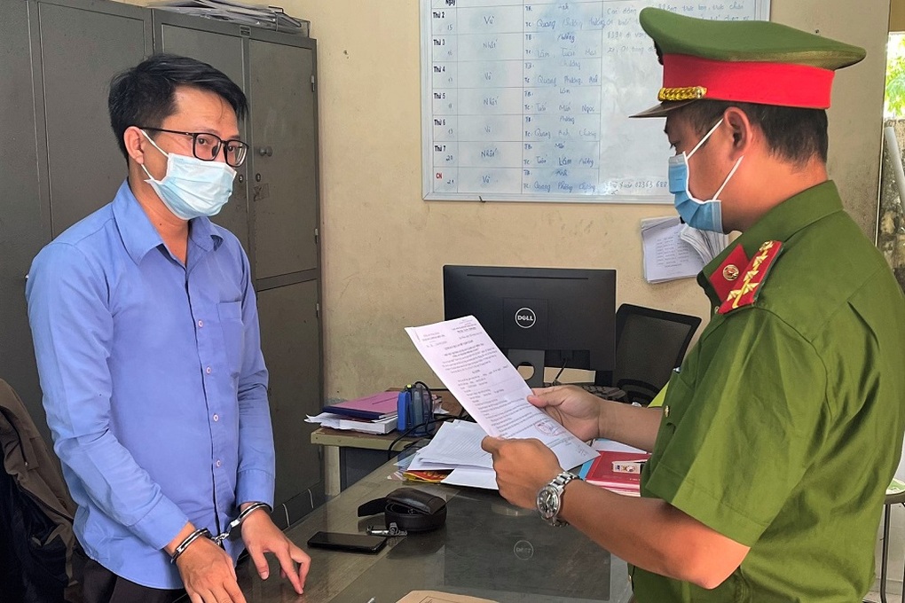 Vẽ đường cho khách vay ngân hàng nhanh, lừa lấy tiền bỏ túi - 1 Vẽ đường cho khách vay ngân hàng nhanh, lừa lấy tiền bỏ túi - 1