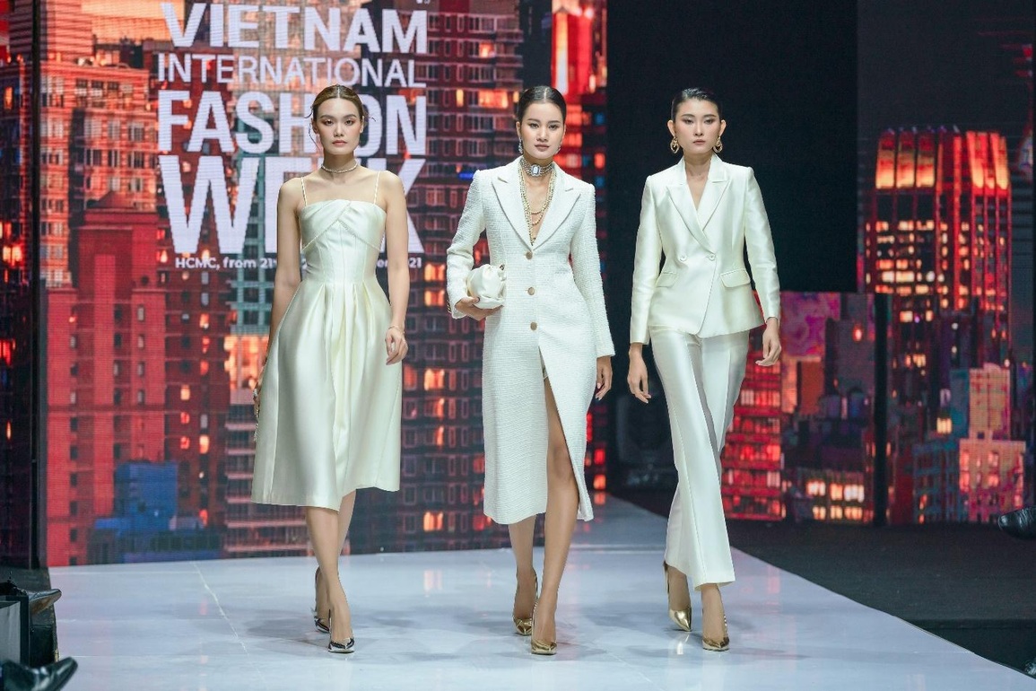 Ra mắt bộ sưu tập The Manhattan Night Fall 2021-2022 - 7 Ra mắt bộ sưu tập The Manhattan Night Fall 2021-2022 - 7