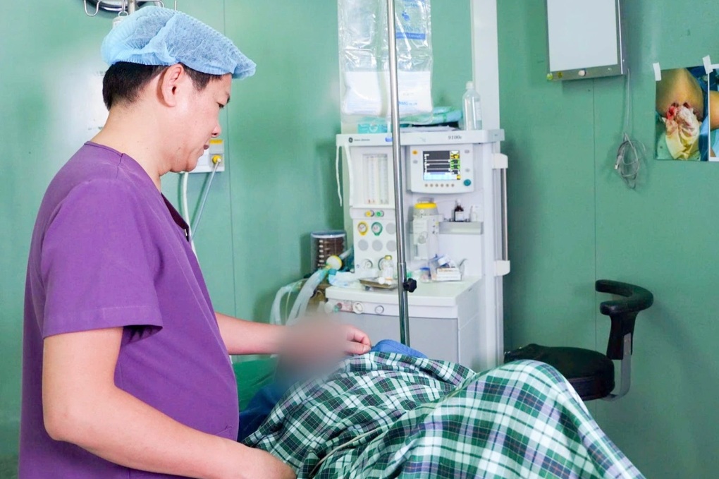 Người phụ nữ ngồi xe lăn thất thanh cầu cứu: Mũi tiêm sai lầm, hậu quả nặng - 2 Người phụ nữ ngồi xe lăn thất thanh cầu cứu: Mũi tiêm sai lầm, hậu quả nặng - 2