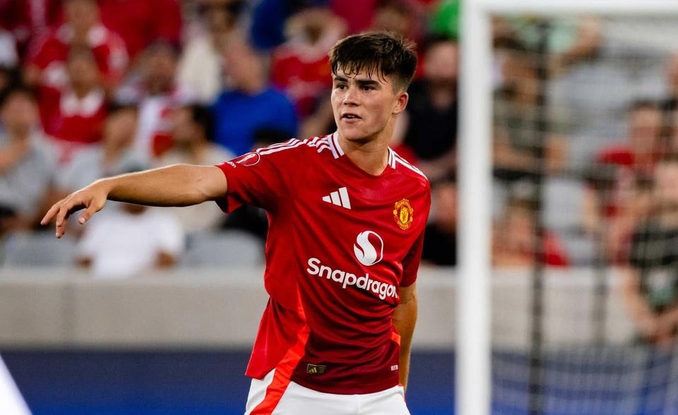 Trenér Ruben Amorim má své první velké rozhodnutí v žhavém křesle Manchesteru United - 1 HLV Ruben Amorim có quyết định lớn đầu tiên trên ghế nóng của Man Utd - 1