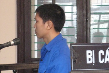 17 năm tù cho kẻ cho kẹo rồi hiếp dâm bé gái 6 tuổi