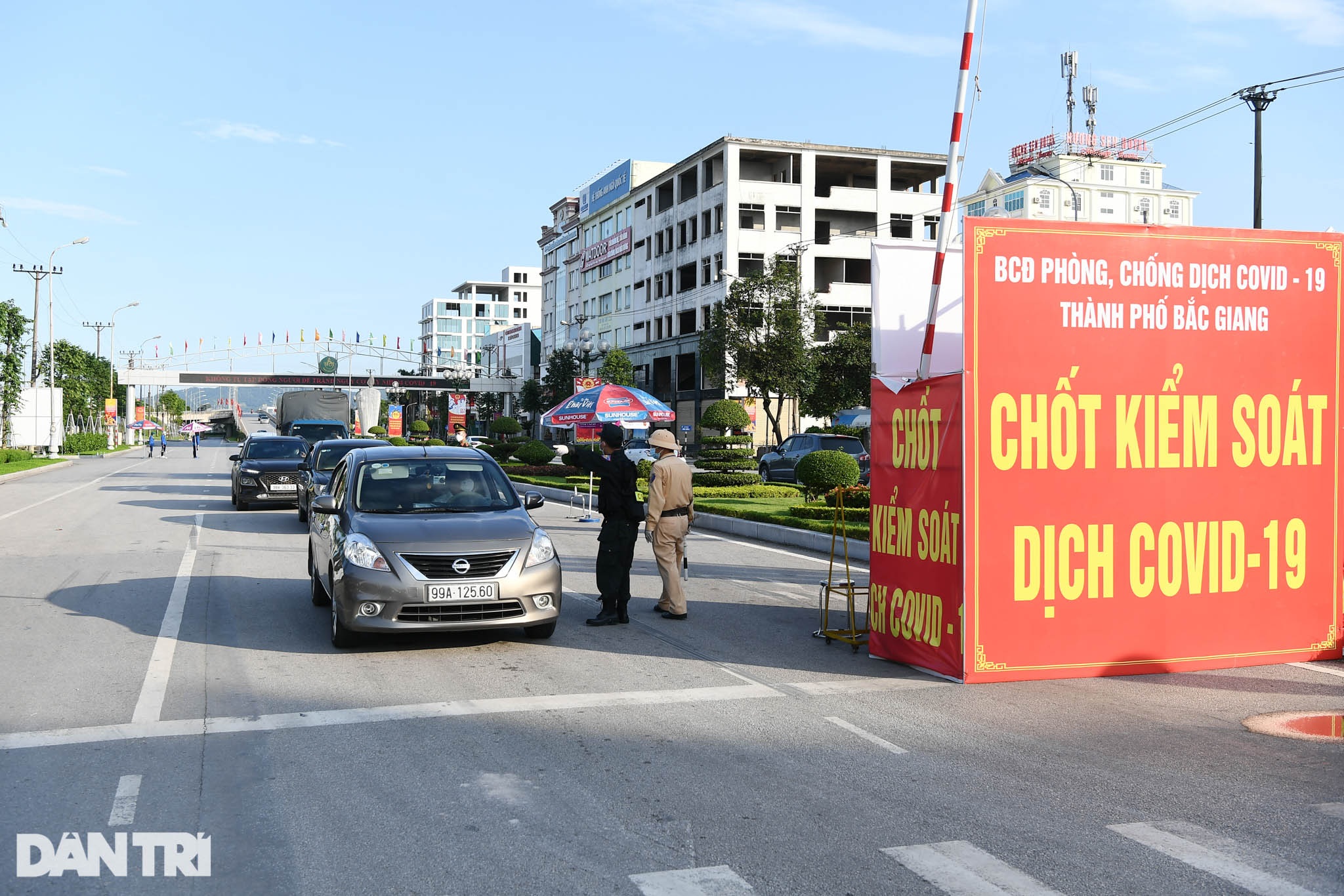 TP Bắc Giang vắng lặng giữa tâm bão Covid-19, đường phố không bóng người - 9