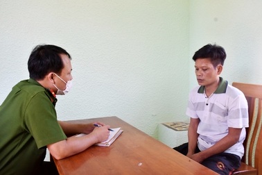 Bắt giam nghi can chém 2 người vì bị nói xấu