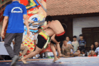Trẻ em tự do đăng ký đấu vật hội làng: Thiếu an toàn, phản ứng trái chiều