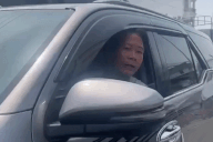 Tài xế lái ô tô ngược chiều, đòi đánh người quay video ở TPHCM