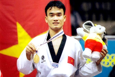 Nhà vô địch Asiad Hồ Nhất Thống: “Flores và các võ sư Việt như người lớn đấu với trẻ con”