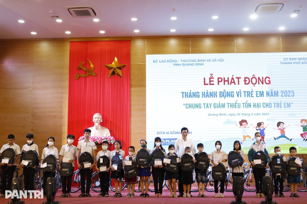 9.700 cuộc gọi thông báo trẻ em bị xâm hại, mua bán - 2 9.700 cuộc gọi thông báo trẻ em bị xâm hại, mua bán - 2