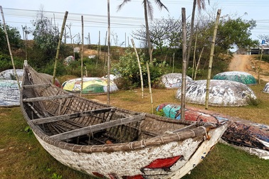 Nát như tương con đường thuyền thúng nhận kỷ lục Việt Nam