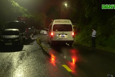 Canh giữ nghiêm ngặt tại hiện trường vụ sạt lở vùi lấp 4 người