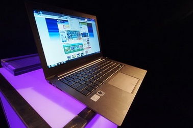“Sờ tận tay” laptop siêu mỏng Zenbook của Asus