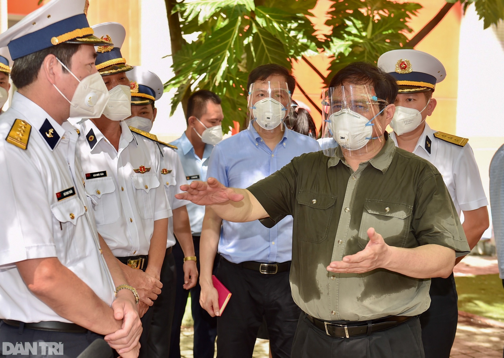 Ngày làm việc khẩn trương của Thủ tướng tại pháo đài chống dịch TPHCM - 6 Ngày làm việc khẩn trương của Thủ tướng tại pháo đài chống dịch TPHCM - 6