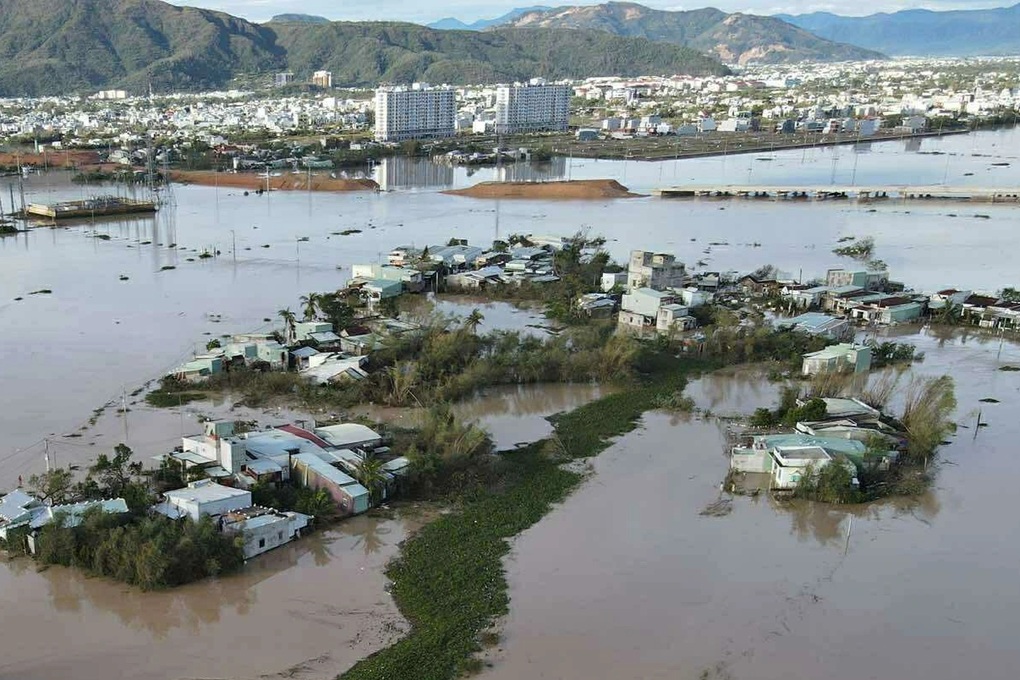 Phó Thủ tướng: Thiệt hại do bão Kalmaegi đã giảm đến mức thấp nhất có thể - 3 Phó Thủ tướng: Thiệt hại do bão Kalmaegi đã giảm đến mức thấp nhất có thể - 3