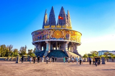 Cao tốc nghìn tỉ khánh thành, Móng Cái hút khách du lịch