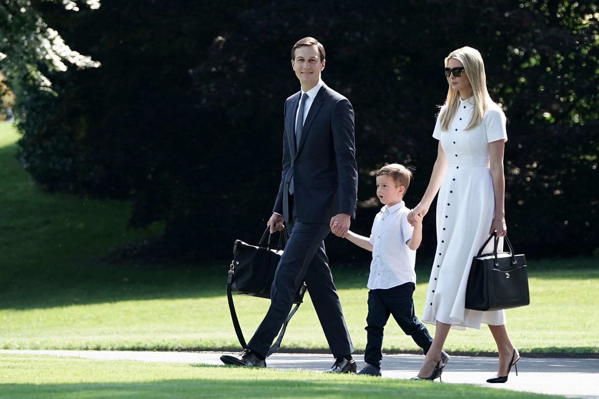 Cháu gái của Tổng thống Mỹ Donald Trump được nuôi dạy khéo léo như thế nào? - 1 Cháu gái của Tổng thống Mỹ Donald Trump được nuôi dạy khéo léo như thế nào? - 1