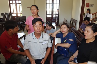 Vụ 12 GV kiện Phòng Giáo dục: Không đồng ý với bản án sơ thẩm, 12 GV kháng cáo