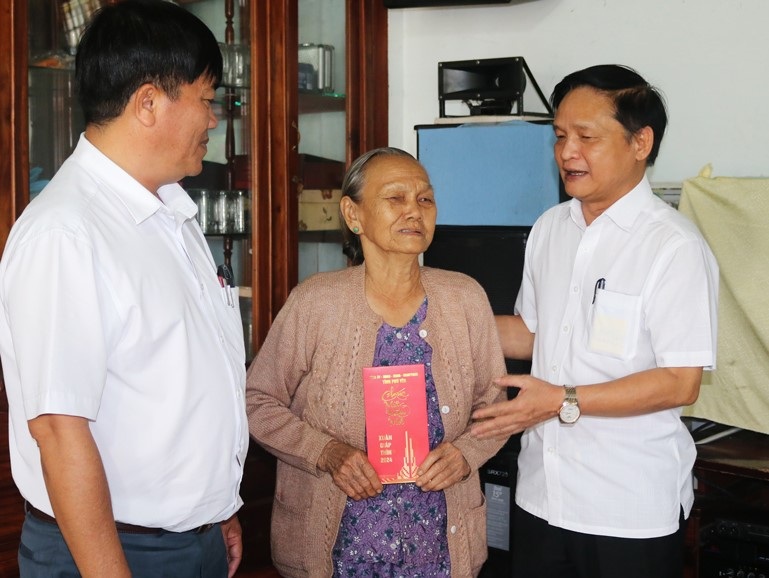 Anh1-Phó Chủ tịch thường trực UBND tỉnh Phú Yên Lê Tấn Hổ.jpg Anh1-Phó Chủ tịch thường trực UBND tỉnh Phú Yên Lê Tấn Hổ.jpg