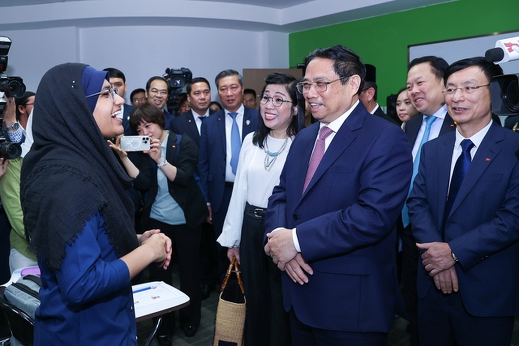 Thủ tướng thăm Đại học Quốc gia và lớp học tiếng Việt tại Brunei - 3 Thủ tướng thăm Đại học Quốc gia và lớp học tiếng Việt tại Brunei - 3