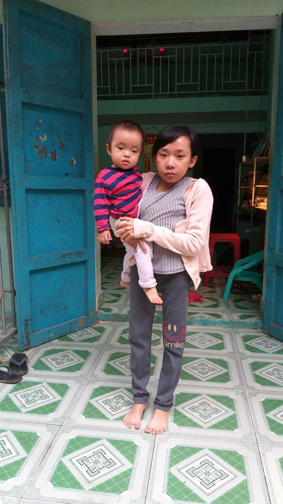 Cô gái lưng gù trót một lần làm mẹ ôm trái tim tật nguyền vì người yêu phụ tình - 2 Cô gái lưng gù trót một lần làm mẹ ôm trái tim tật nguyền vì người yêu phụ tình - 2