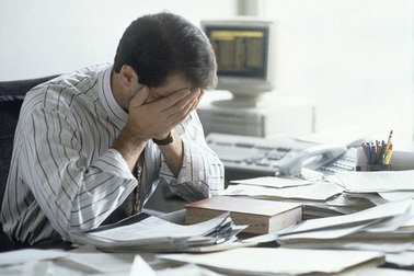 Làm việc nhiều giờ gây hại cho sức khỏe tim mạch thế nào?