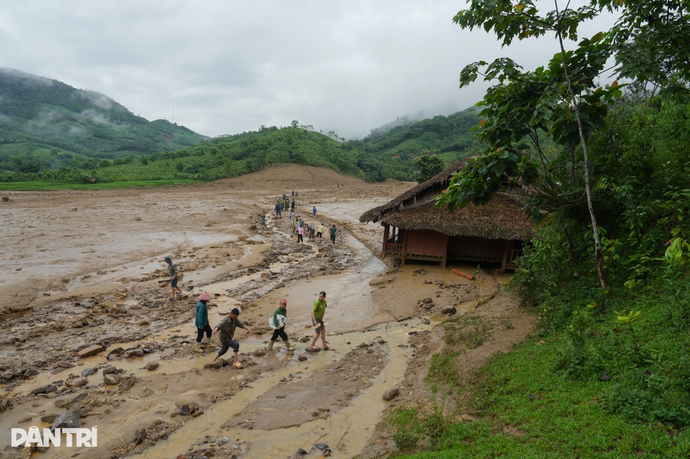 Kỳ 2: Đảng viên hiến đất, dân nhất mực theo sau - 2 Kỳ 2: Đảng viên hiến đất, dân nhất mực theo sau - 2