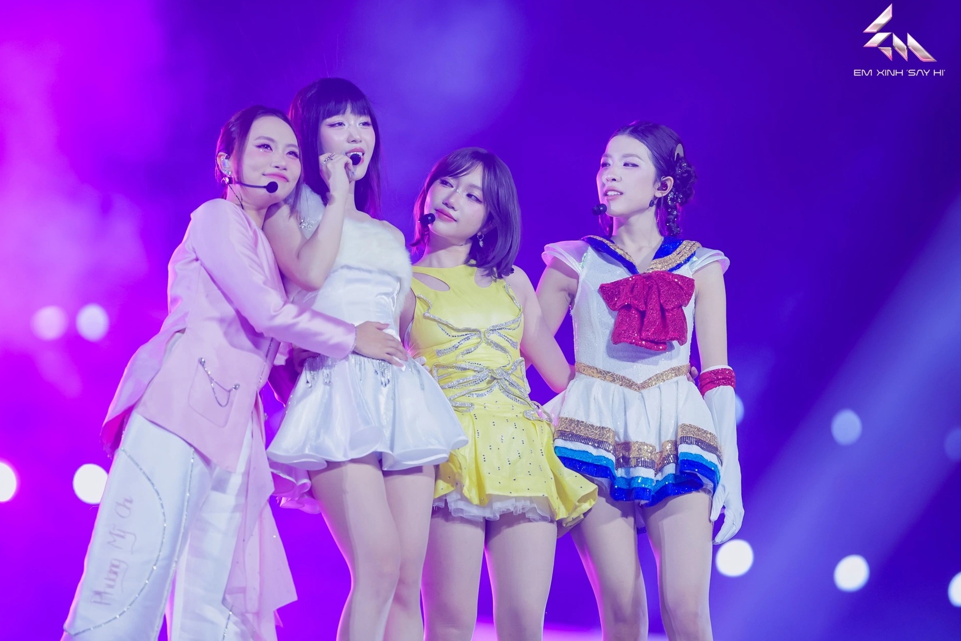 Đêm nhạc Em xinh: Bích Phương xấu hổ đỏ mặt, Negav không xuất hiện - 7