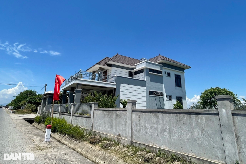 Chủ tịch tỉnh Quảng Bình yêu cầu xử lý hàng loạt nhà khủng xây trái phép - 3 Chủ tịch tỉnh Quảng Bình yêu cầu xử lý hàng loạt nhà khủng xây trái phép - 3
