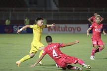 Ngoại binh đá hỏng phạt đền, HL Hà Tĩnh thua sát nút Sài Gòn FC