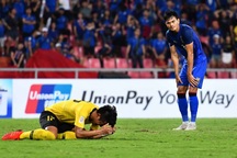 Báo Thái Lan “trút giận” lên Adisak sau trận thua Malaysia