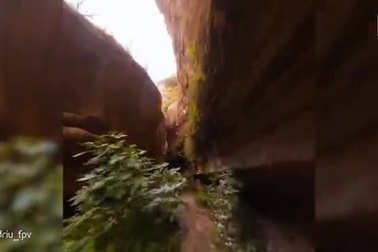 Clip: Choáng ngợp với cảnh phim ghi hình trong hẻm núi “siêu hẹp”