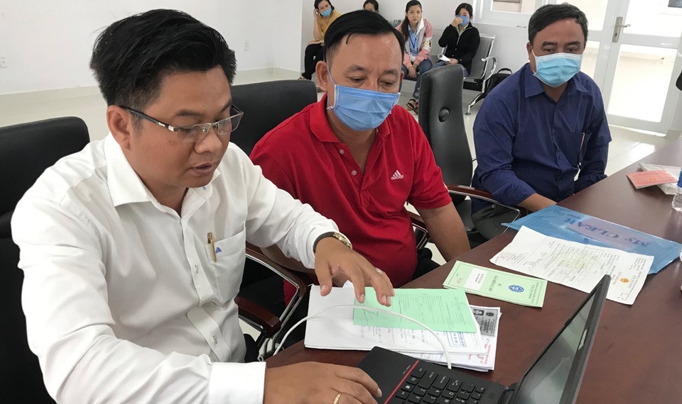 Bình Dương: Phát hiện 213 trường hợp mượn tên người khác làm hồ sơ BHXH - 2 Bình Dương: Phát hiện 213 trường hợp mượn tên người khác làm hồ sơ BHXH - 2