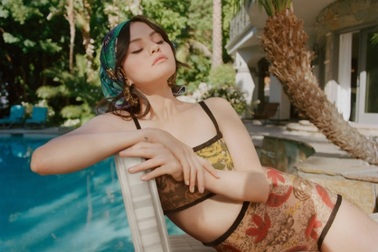 Selena Gomez dửng dưng trước tin đồn hò hẹn Chris Evans