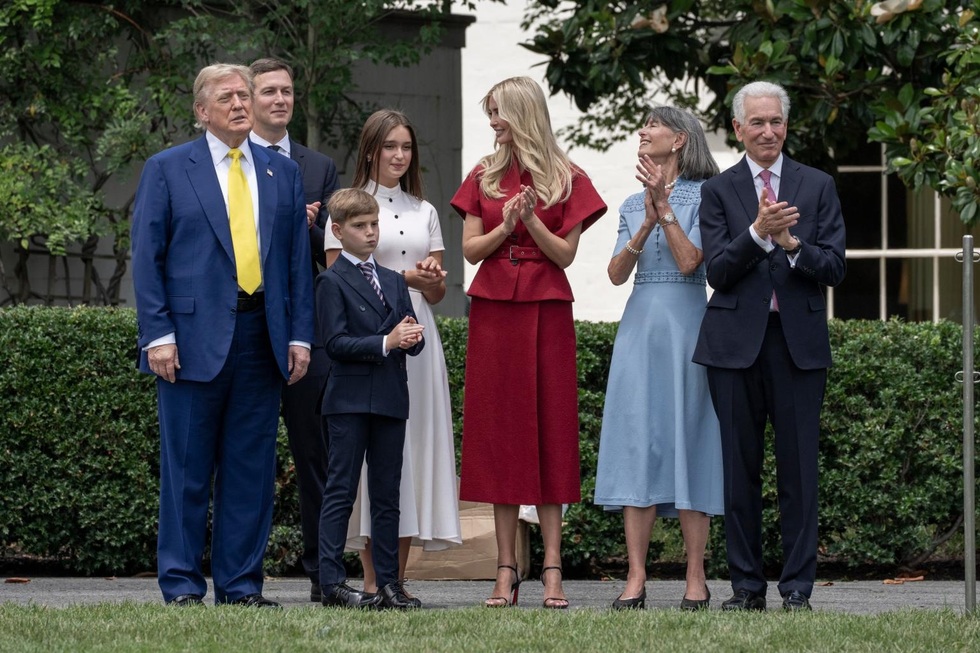 Cháu gái của Tổng thống Mỹ Donald Trump được nuôi dạy khéo léo như thế nào? - 6 Cháu gái của Tổng thống Mỹ Donald Trump được nuôi dạy khéo léo như thế nào? - 6