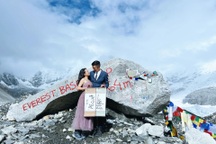 Chuyện tình lãng mạn của cặp đôi Việt cầu hôn trên Everest