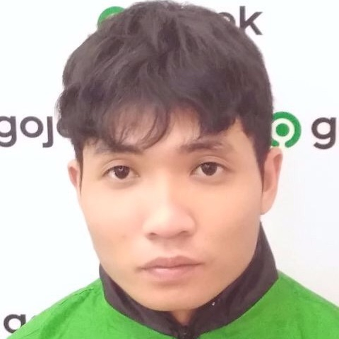 Tài xế xe công nghệ dàn cảnh cướp điện thoại bán lấy tiền về quê ăn Tết - 1 Tài xế xe công nghệ dàn cảnh cướp điện thoại bán lấy tiền về quê ăn Tết - 1