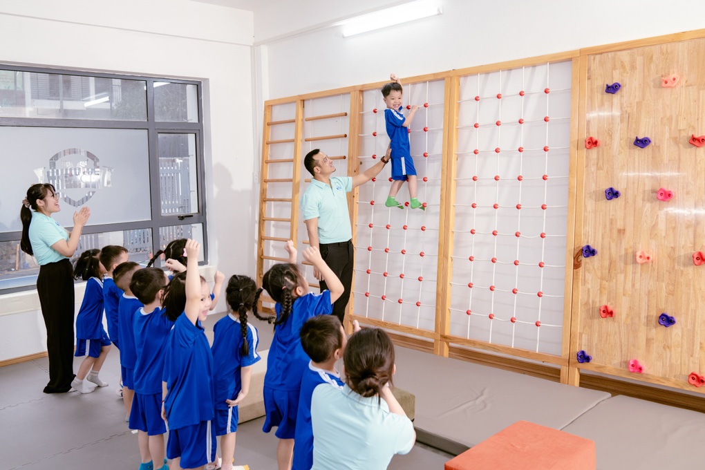 Peace School이 공식적으로 Cambridge Early Years Center로 변경되었습니다. - 3 Peace School chính thức trở thành Trung tâm Cambridge Early Years - 3