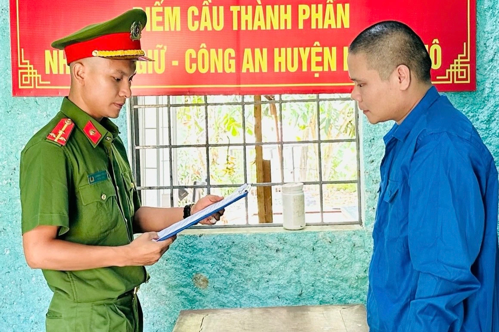 Giả gái đẹp dụ nam giới gửi ảnh nóng rồi tống tiền - 1 Giả gái đẹp dụ nam giới gửi ảnh nóng rồi tống tiền - 1
