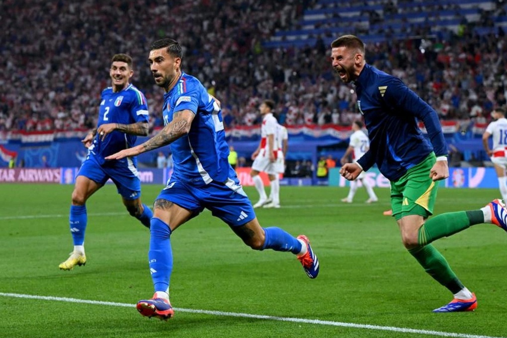 Italy đi tiếp nhờ bàn thắng ở phút 90+8, Croatia gần như chắc chắn bị loại - 1