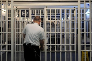 Nhà tù quá tải, Anh thả sớm 26.000 phạm nhân đang thụ án