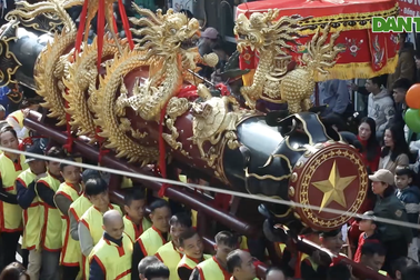 Hàng nghìn người tham dự hội rước pháo Đồng Kỵ sôi động bậc nhất miền Bắc