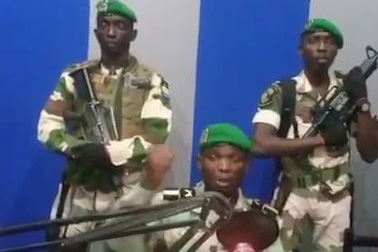 Tổng thống chữa bệnh ở nước ngoài, quân đội Gabon đảo chính bất thành