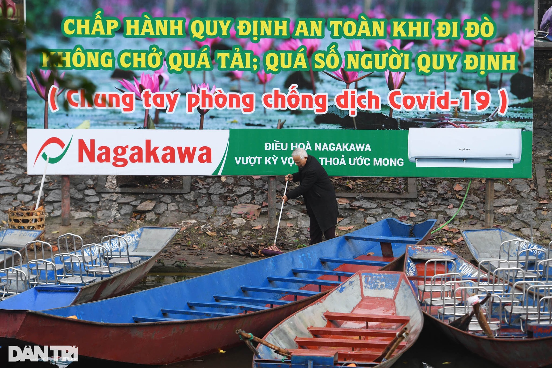 Hàng nghìn du khách trẩy hội chùa Hương trong ngày mở cửa thí điểm - 4 Hàng nghìn du khách trẩy hội chùa Hương trong ngày mở cửa thí điểm - 4