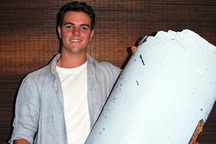 Tìm thấy mảnh vỡ có hàng chữ số nghi của MH370