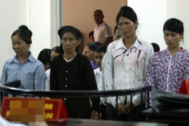 Con trai, con dâu kháng cáo tăng án tù mẹ già 81 tuổi