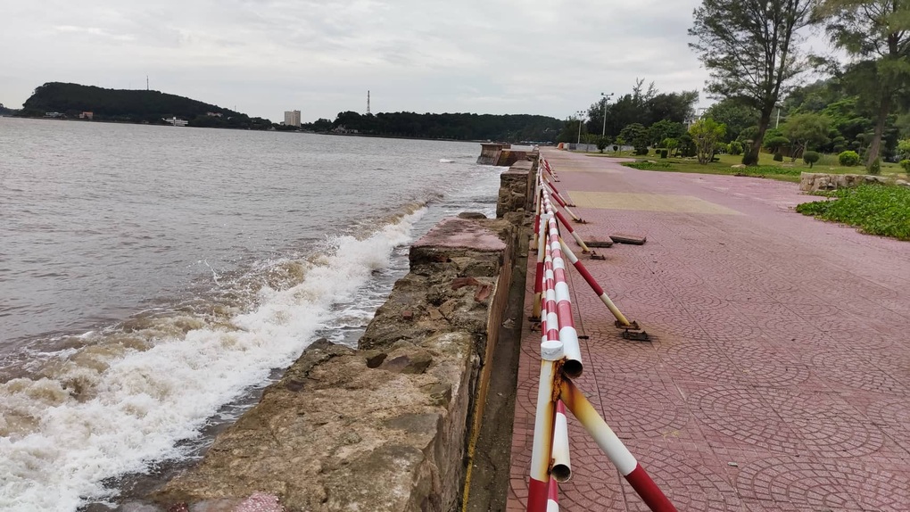 Ảnh hưởng bão số 2, Hải Phòng bắt đầu mưa, Quảng Ninh dừng nhiều cuộc họp - 2 Ảnh hưởng bão số 2, Hải Phòng bắt đầu mưa, Quảng Ninh dừng nhiều cuộc họp - 2