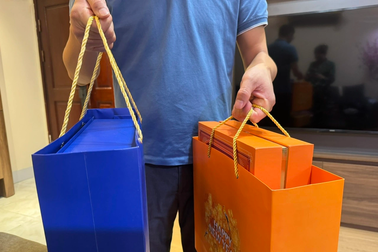 "Cuộc đua" biếu Tết nhà vợ giàu: Biếu 30 triệu đồng vẫn thấy tự ti