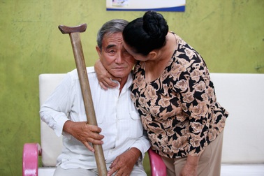 Cảm động chuyện tình của cặp vợ chồng nghèo 20 năm sống trên sông