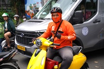 Tài xế ở TPHCM xoay xở với bài toán xe máy điện