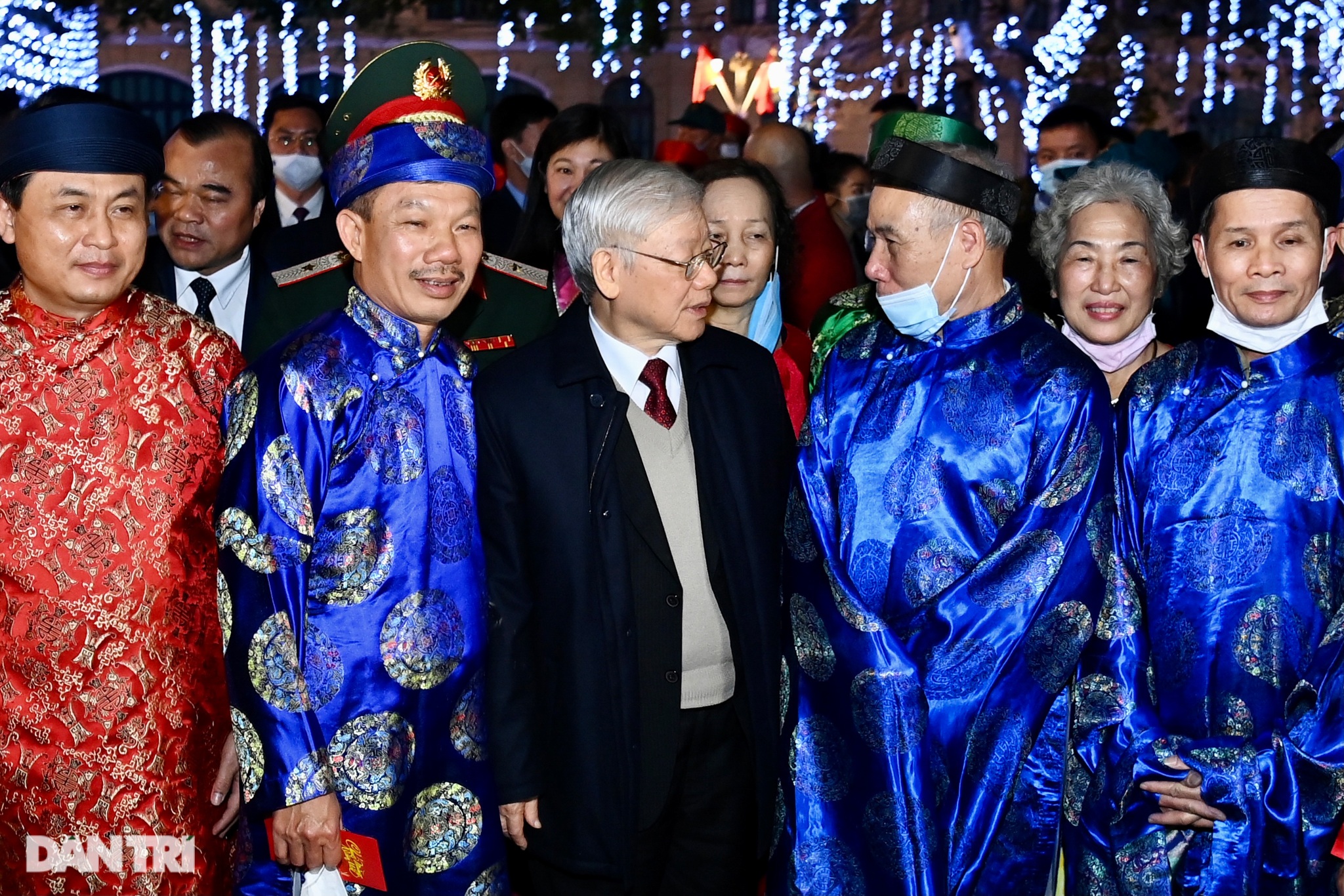 Tổng Bí thư, Chủ tịch nước chúc Tết nhân dân thủ đô bên Hồ Gươm - 5 Tổng Bí thư, Chủ tịch nước chúc Tết nhân dân thủ đô bên Hồ Gươm - 5