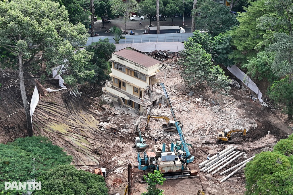 Tháo dỡ 3 biệt thự Chú Hỏa tại khu đất số 1 Lý Thái Tổ ở TPHCM - 1 Tháo dỡ 3 biệt thự Chú Hỏa tại khu đất số 1 Lý Thái Tổ ở TPHCM - 1